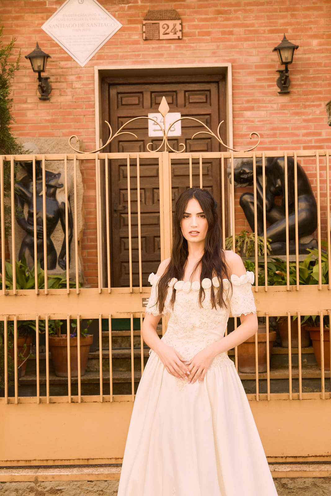 Vestido de novia vintage con pedrería y rosas