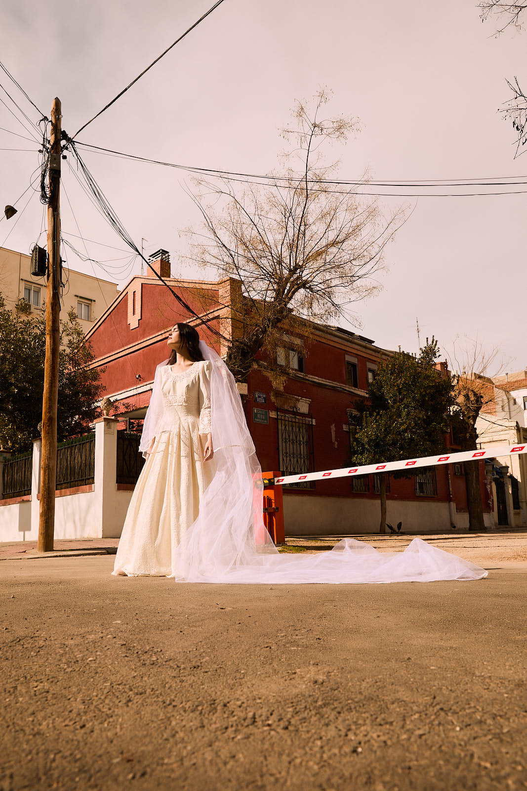 Vestido de novia con brocados de flores