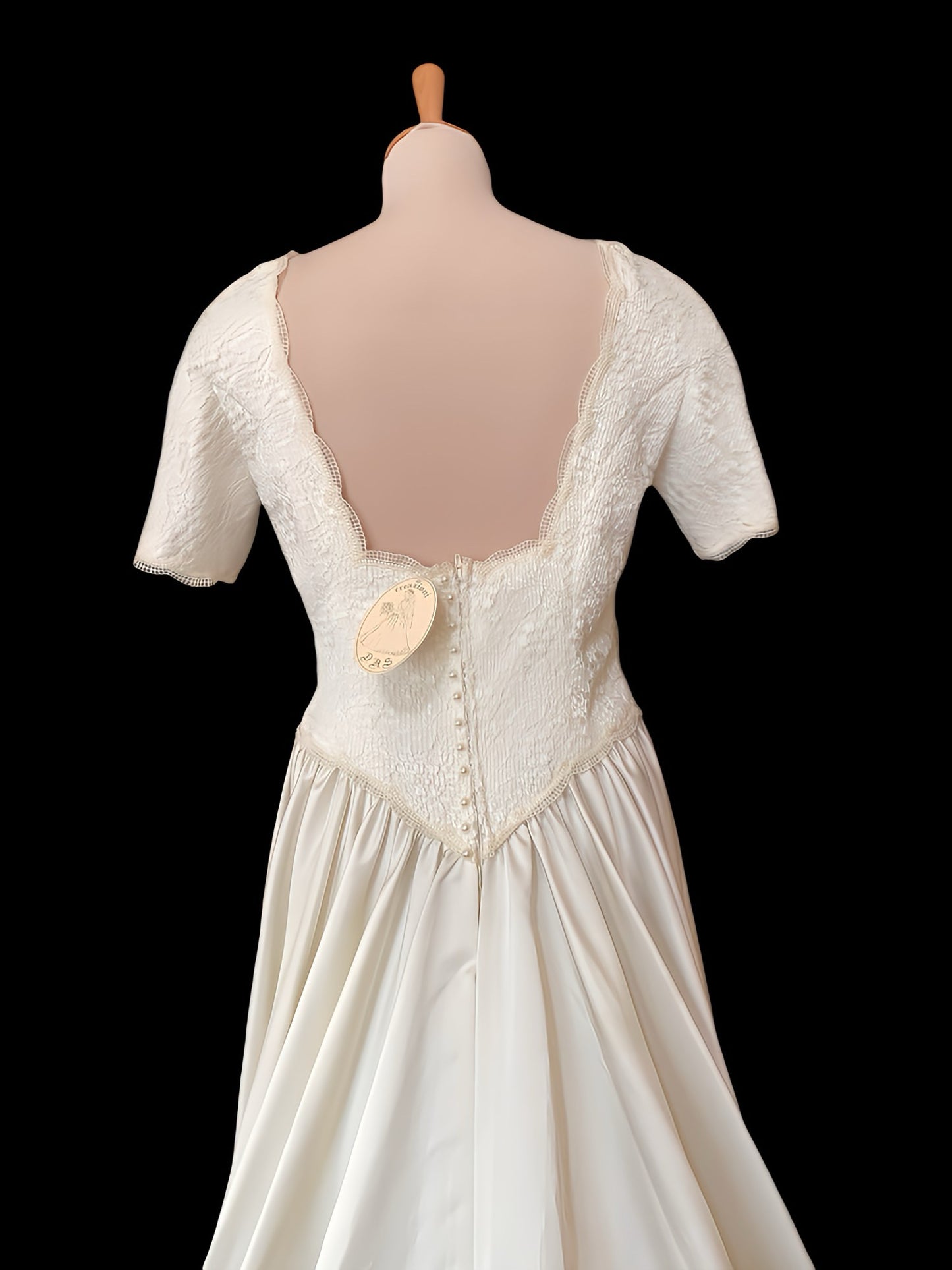 Vestido novia vintage con larga cola
