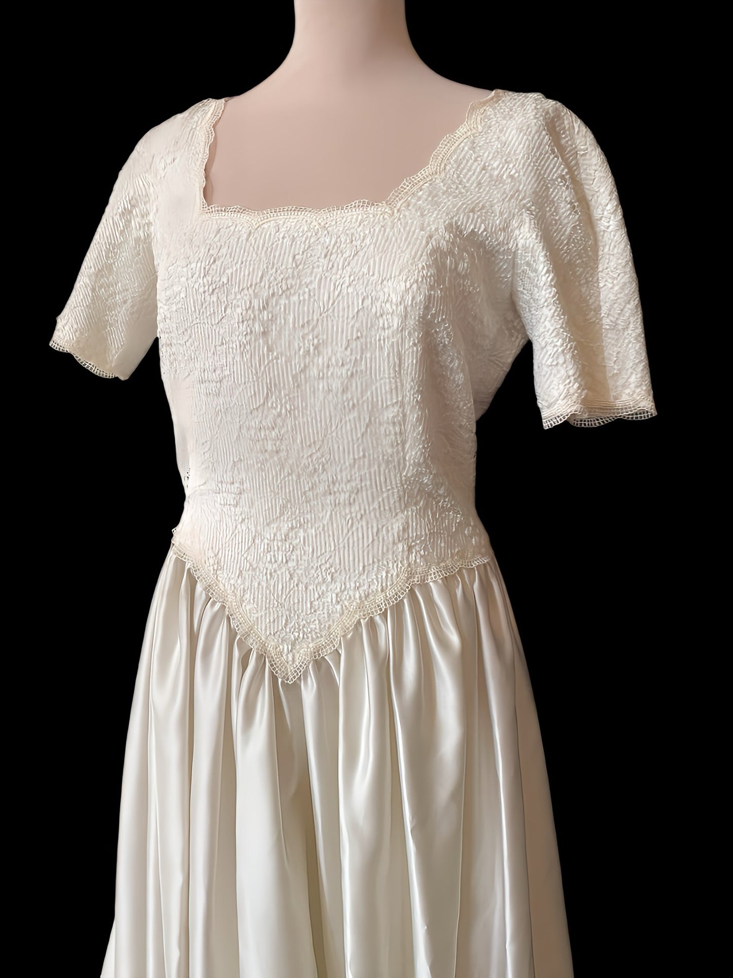 Vestido novia vintage con larga cola