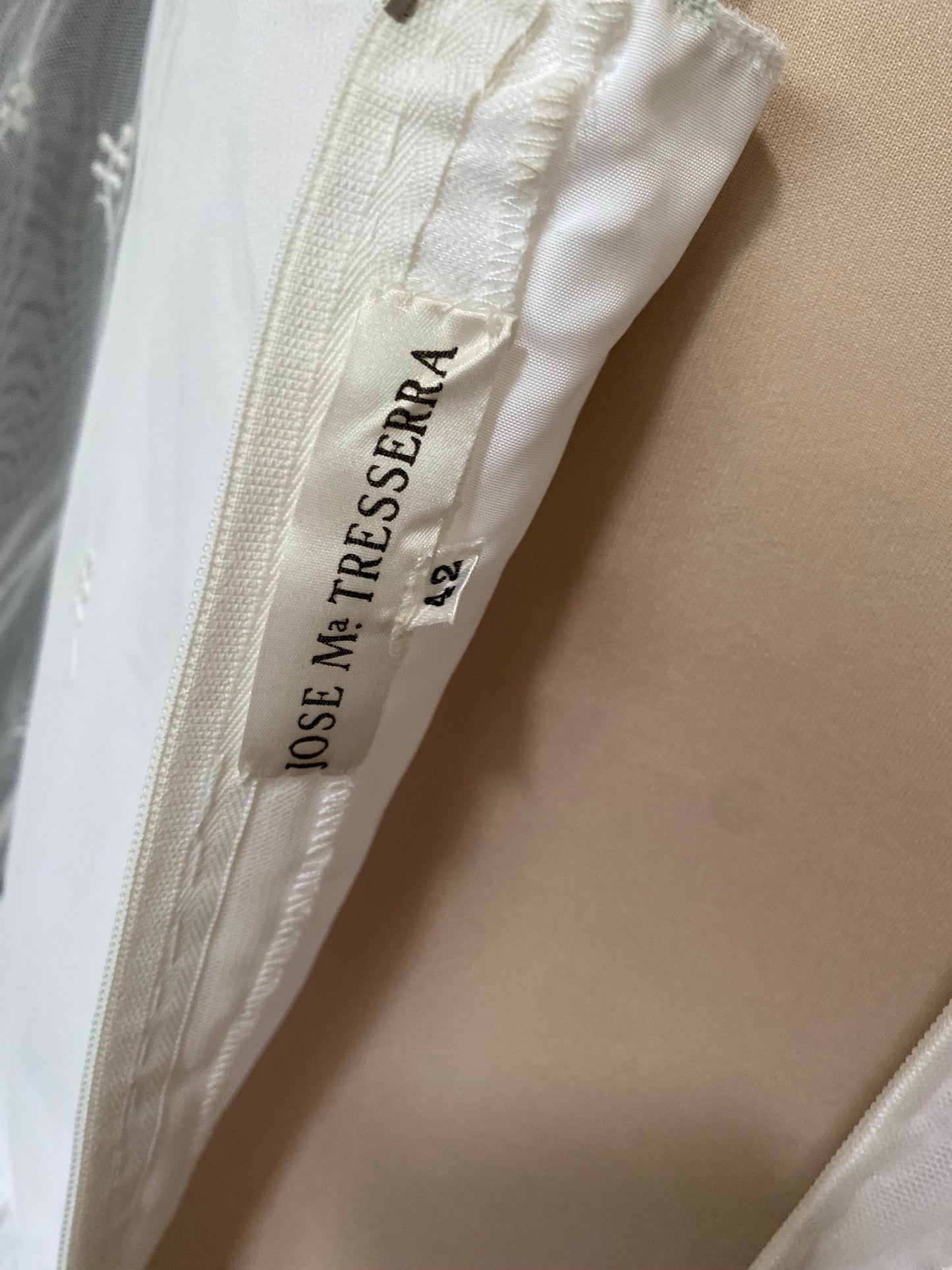 Vestido de novia de tul bordado Años 70