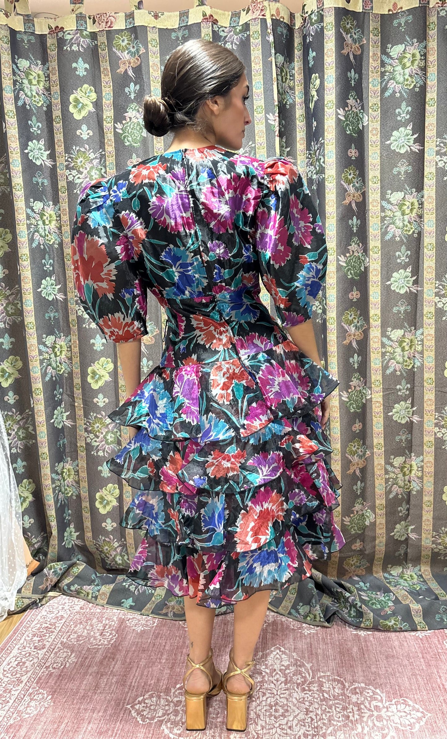 Vestido Vintage Estampado con Volantes y Mangas Abullonadas – Años 80