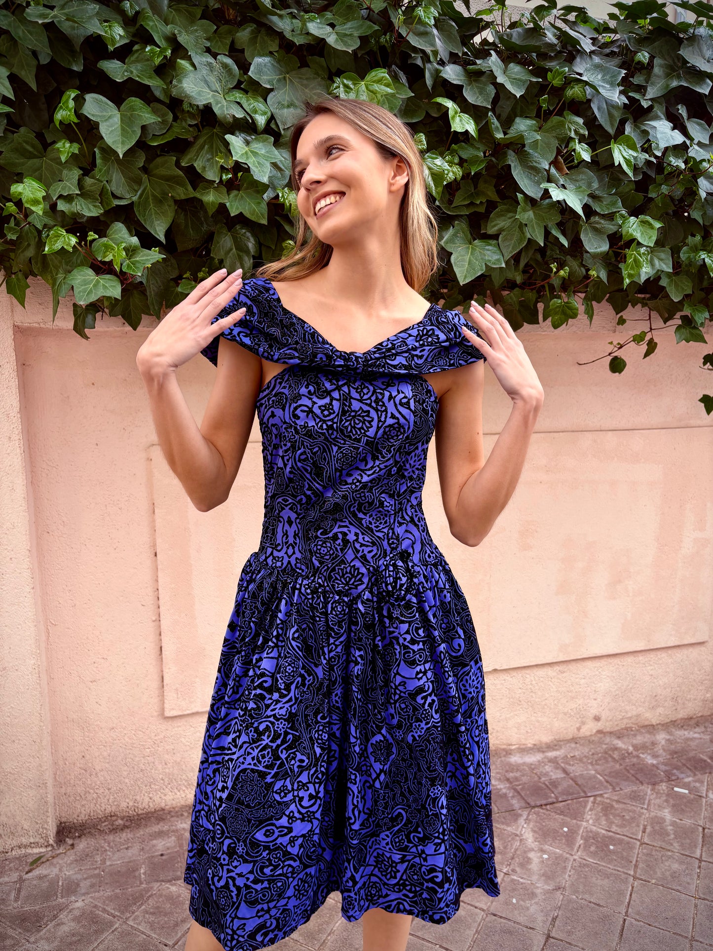 Vestido vintage con flores en relieve de terciopelo