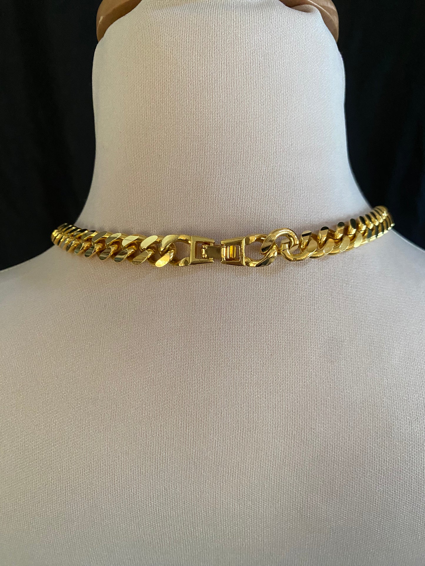Collar dorado vintage con perla
