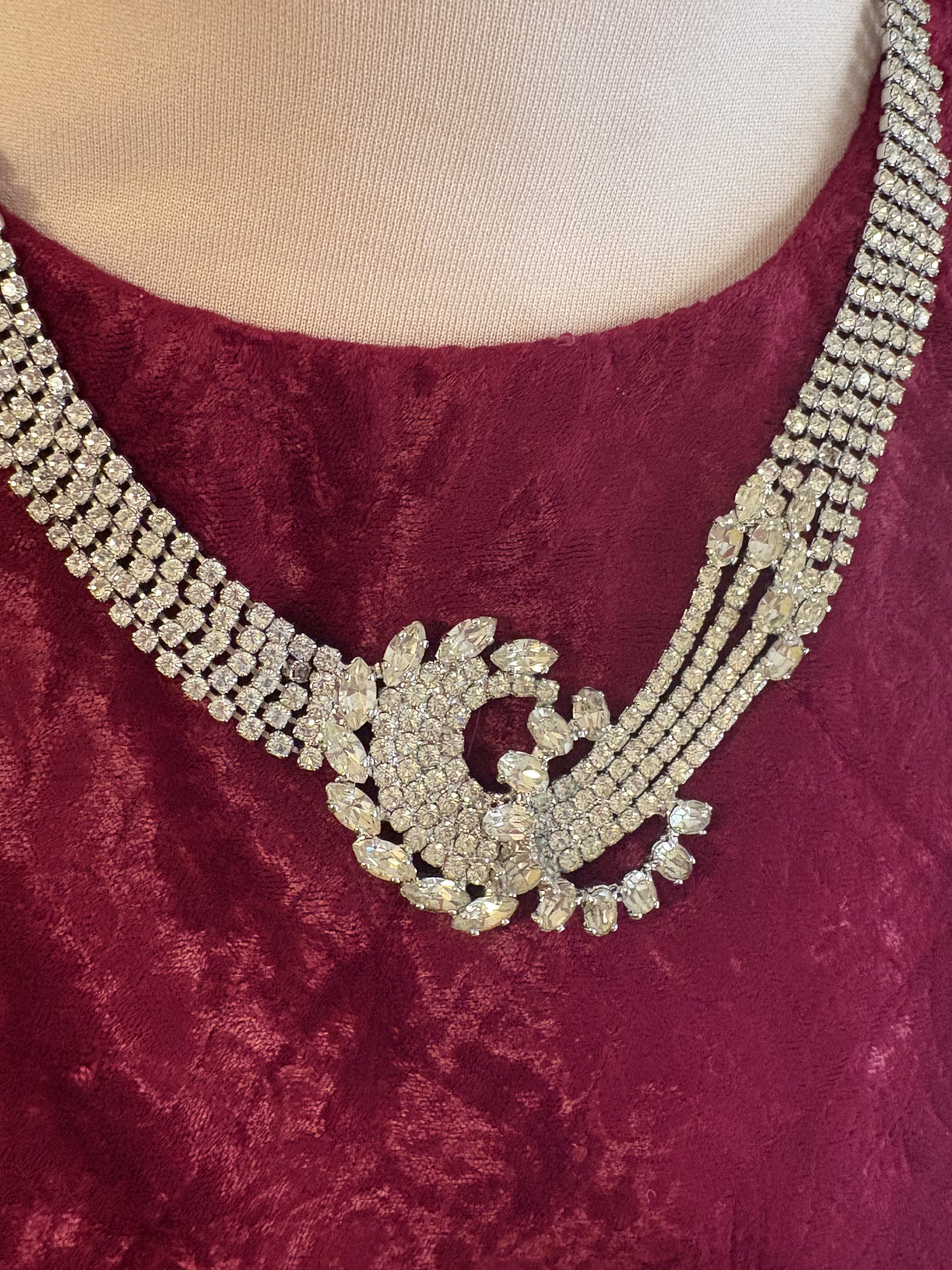 Collar pedrería Elvira Gramano Roma, años 80