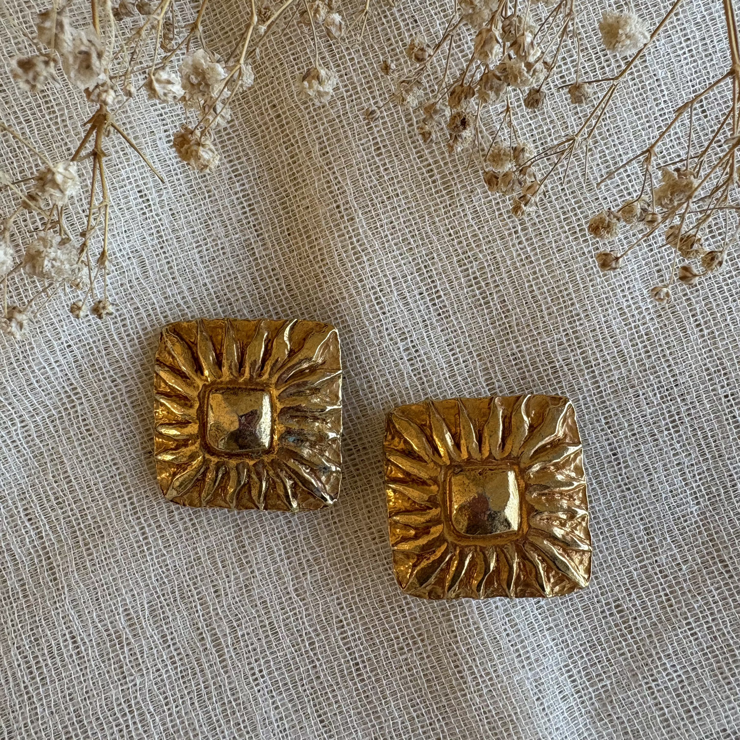 Pendientes dorados Jean Patou
