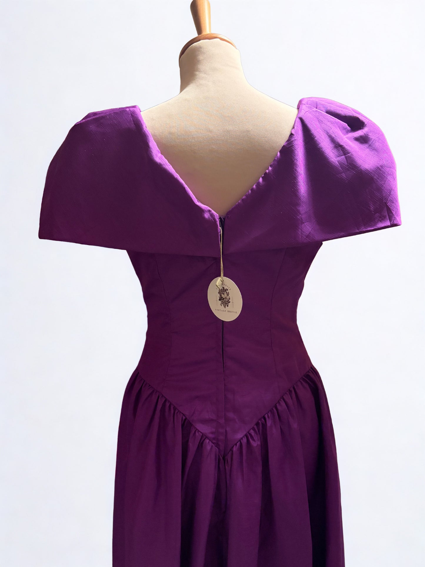 Vestido vintage con escote bardot y lazo