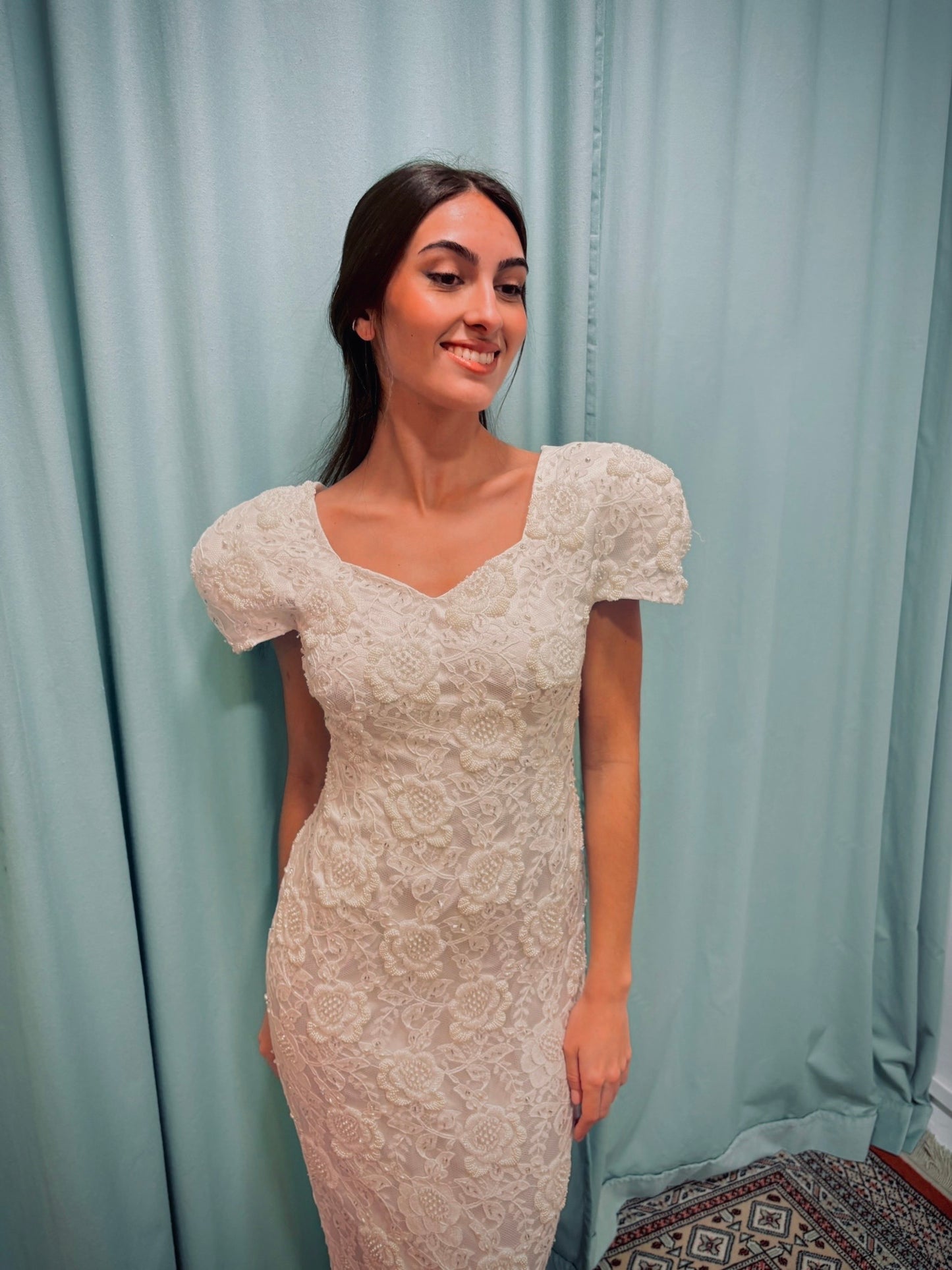 Vestido de novia vintage, flores labradas y abalorios