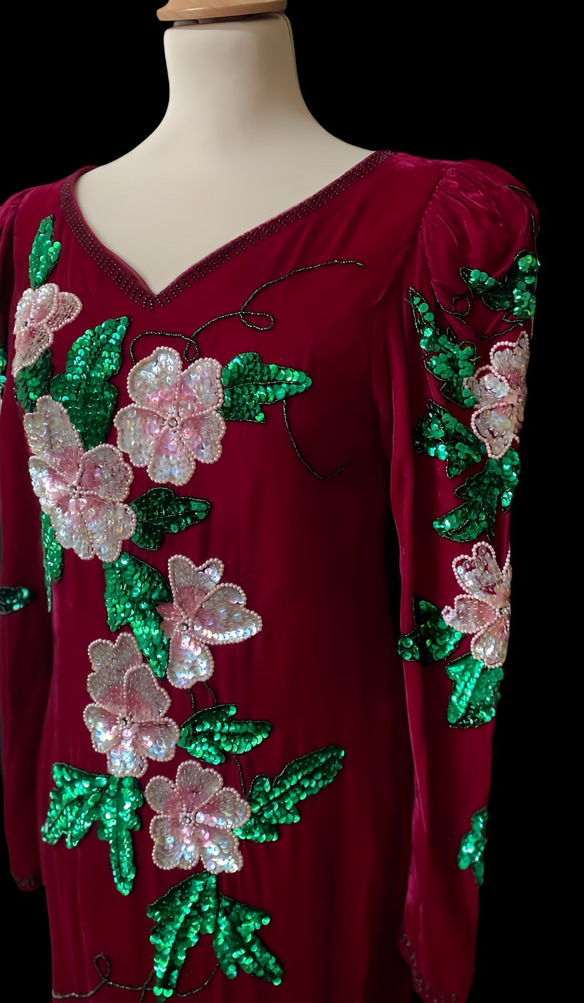 Vestido terciopelo rojo con abalorios florales años 80