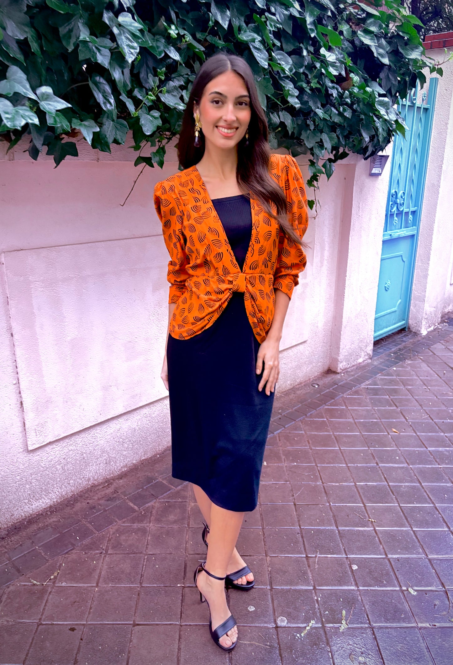 Vestido vintage naranja y negro con estampado retro