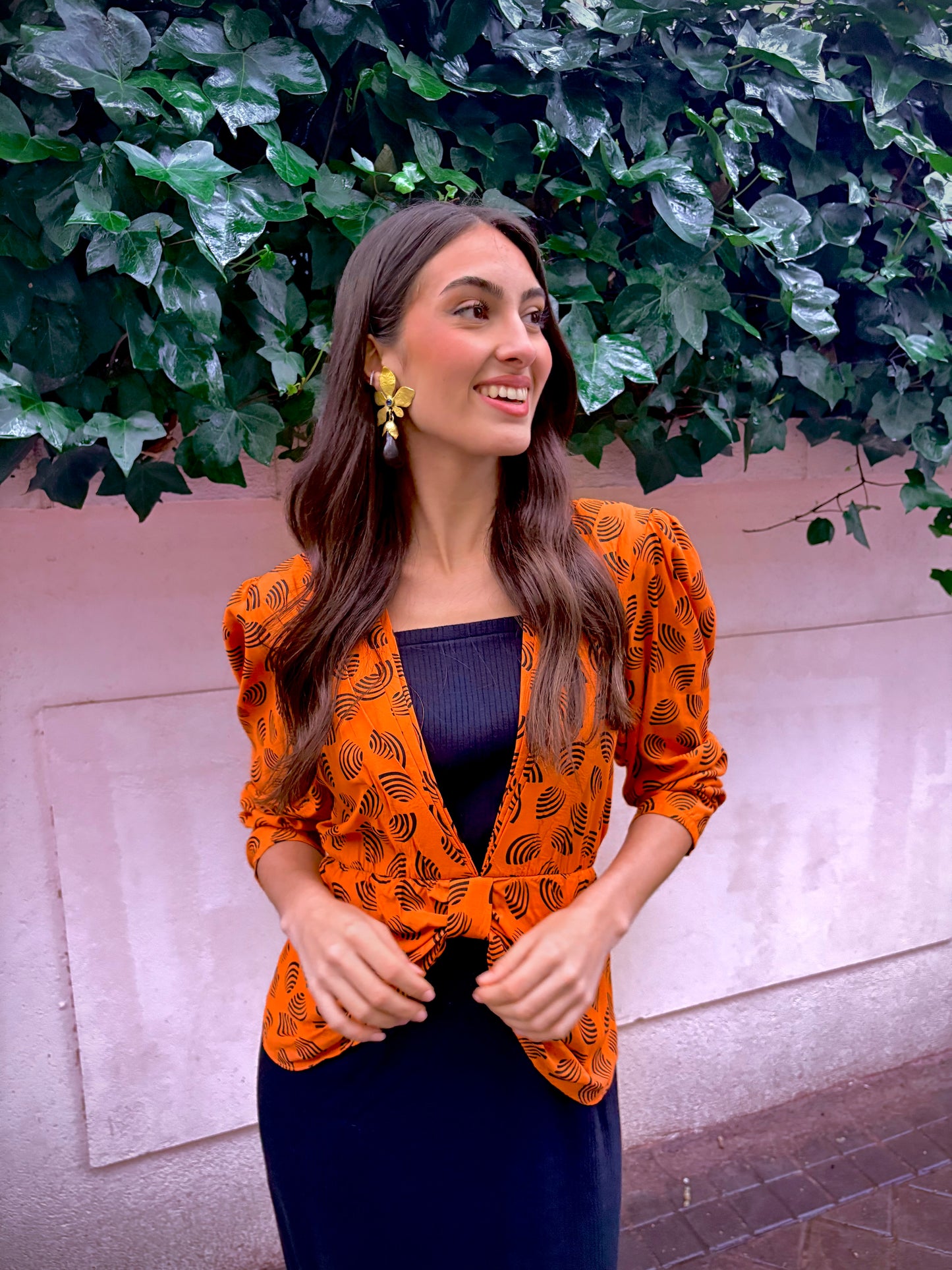 Vestido vintage naranja y negro con estampado retro