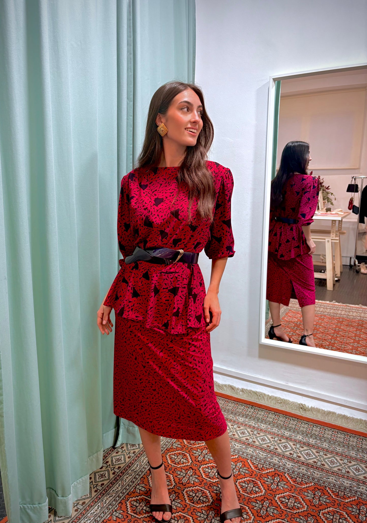 Vestido vintage con peplum y estampado abstracto