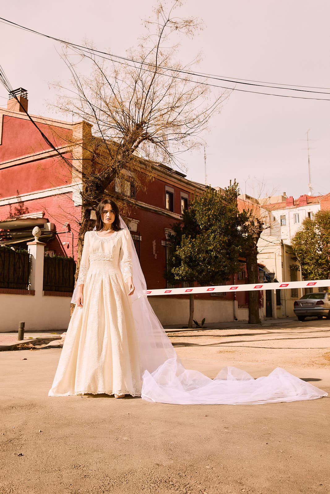 Vestido de novia con brocados de flores