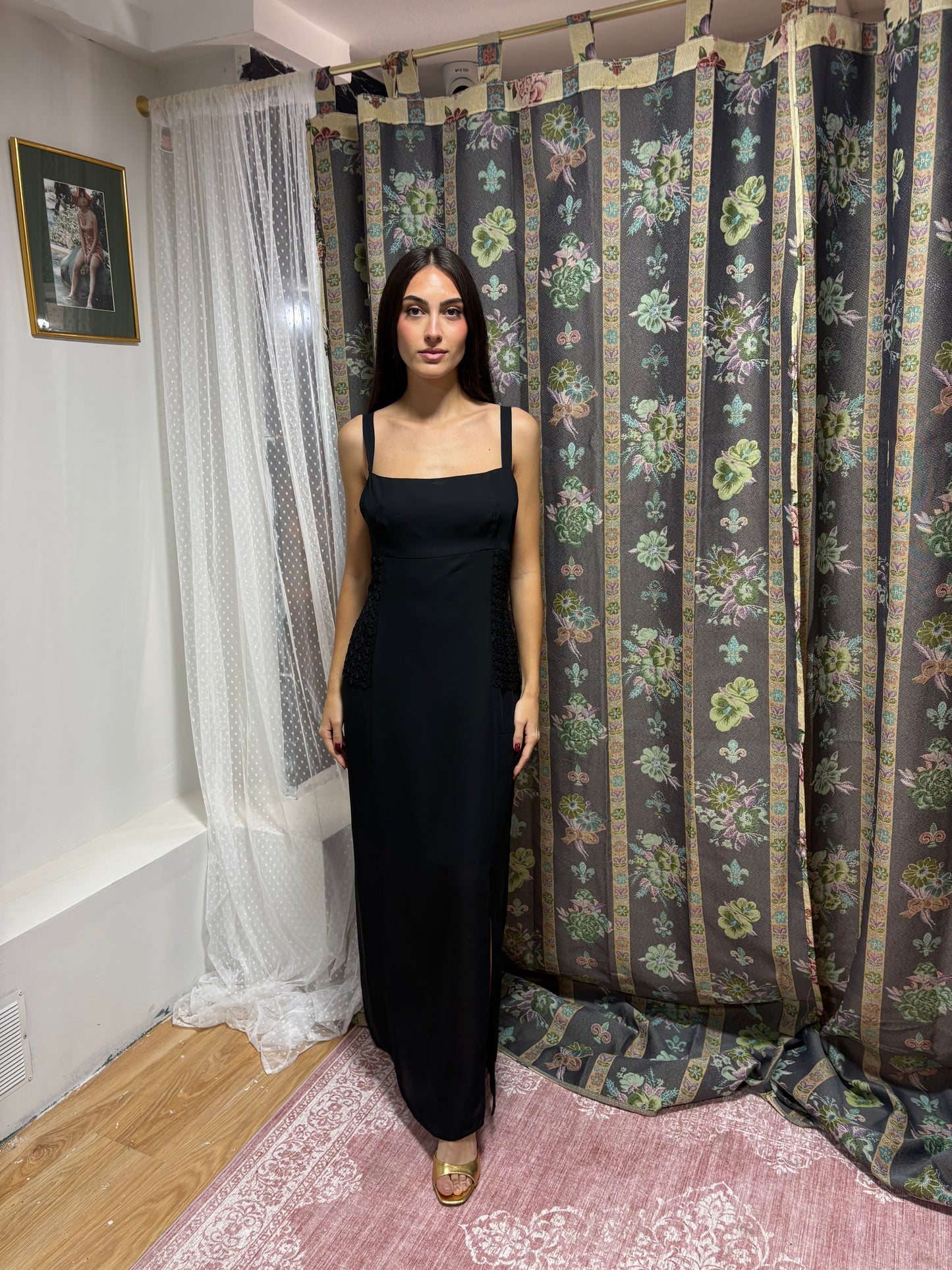 Vestido Vintage Negro Largo con Tirantes y Apliques Laterales – Años 90