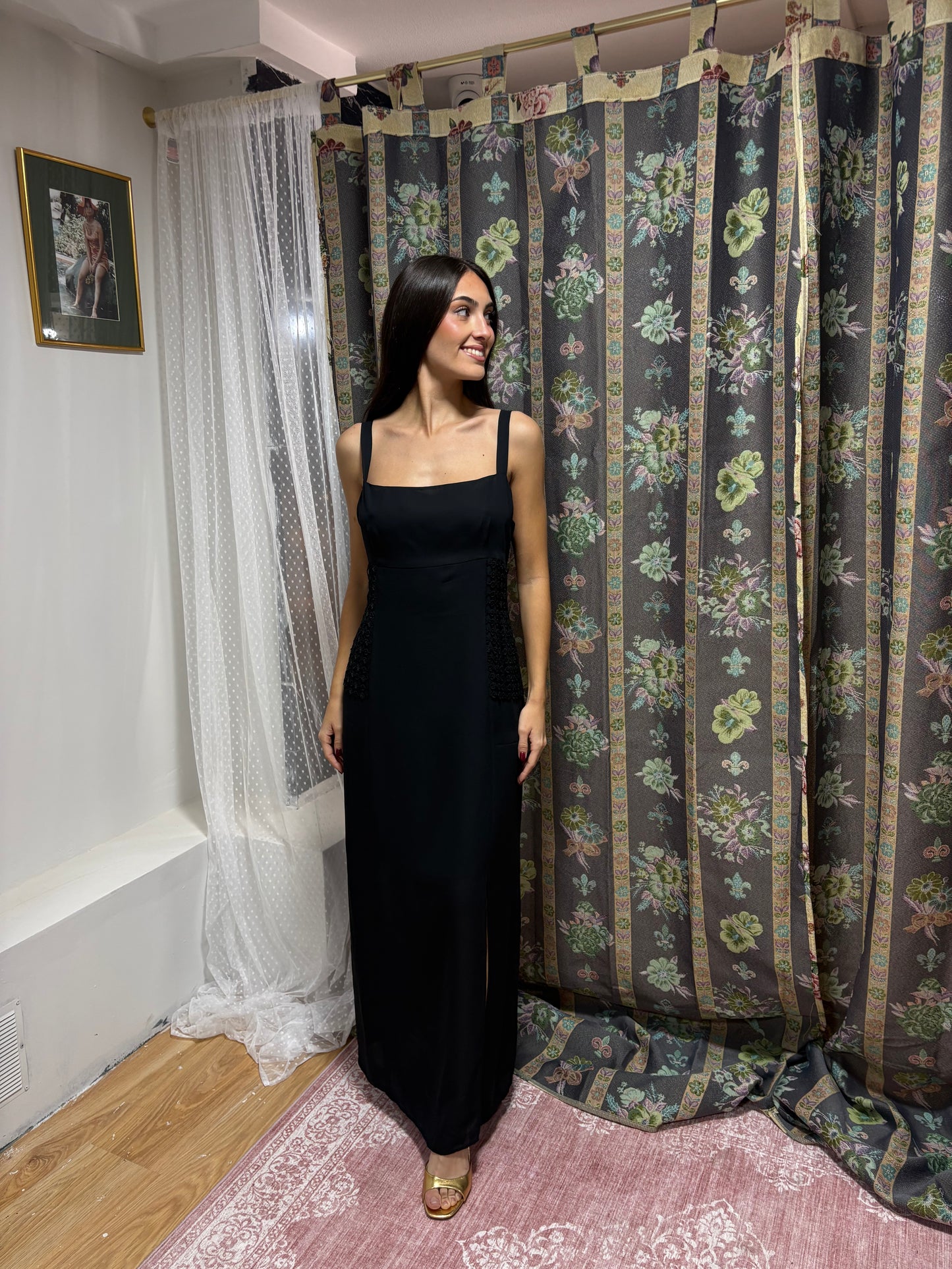 Vestido Vintage Negro Largo con Tirantes y Apliques Laterales – Años 90