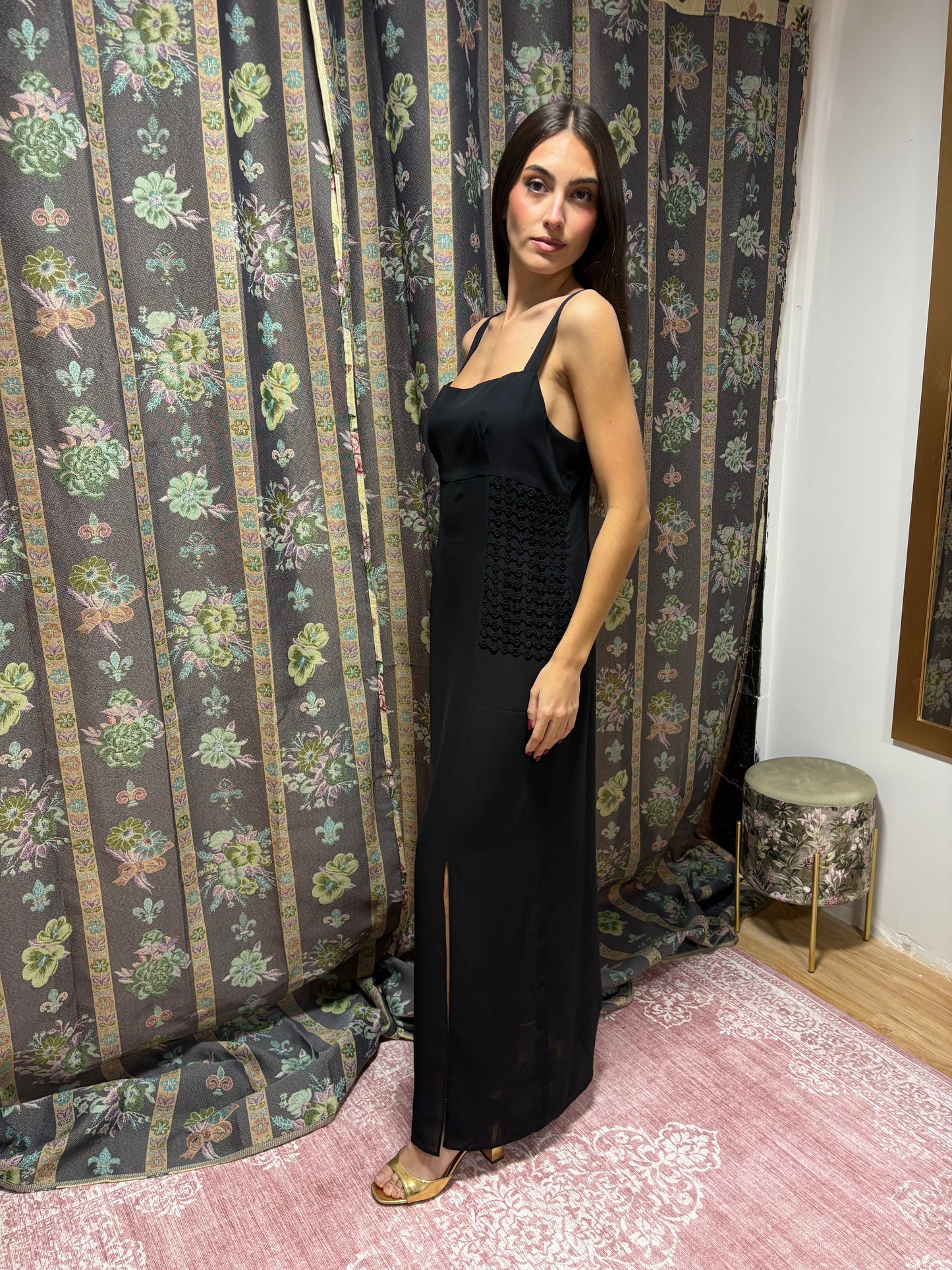 Vestido Vintage Negro Largo con Tirantes y Apliques Laterales – Años 90