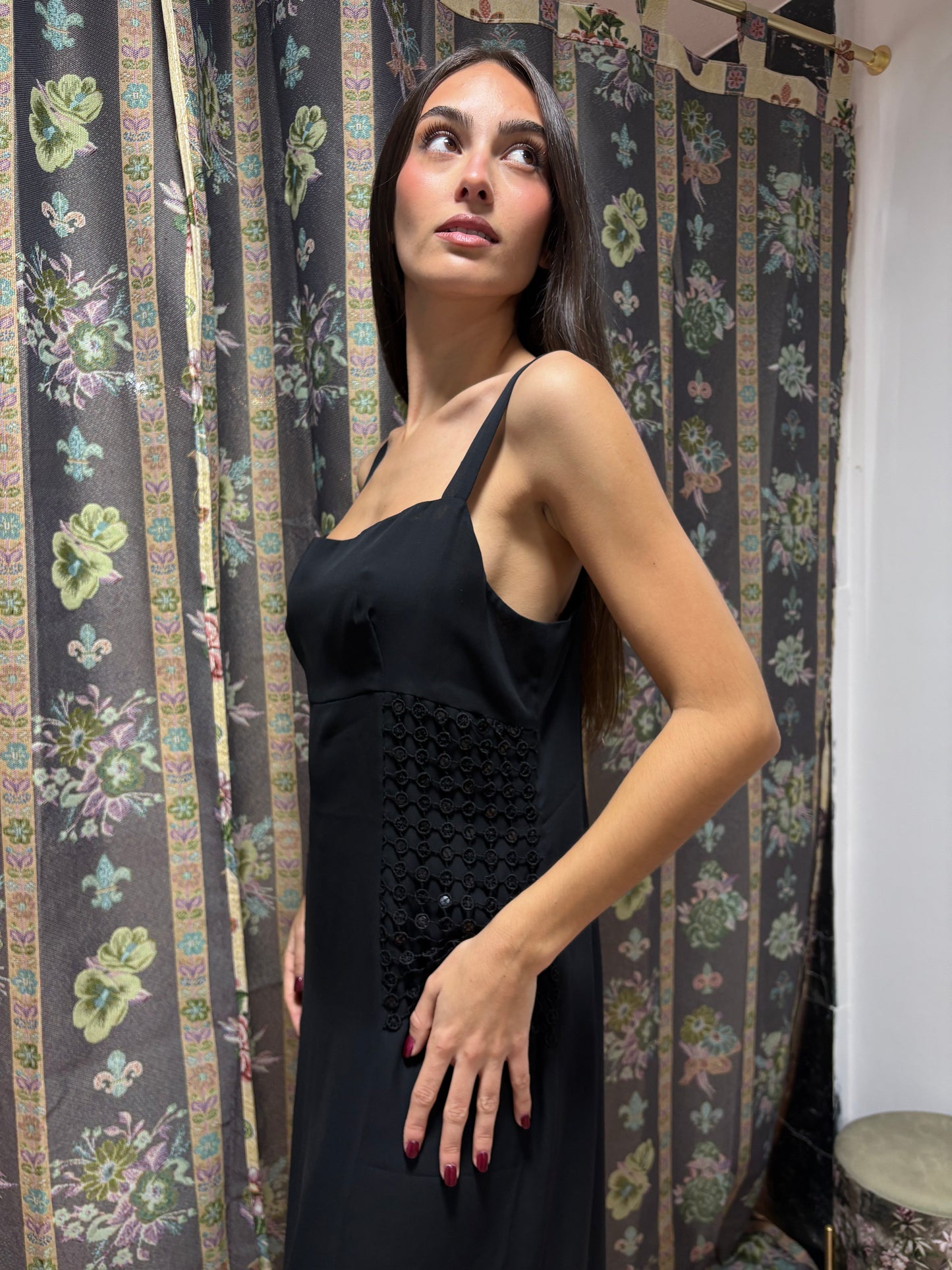 Vestido Vintage Negro Largo con Tirantes y Apliques Laterales – Años 90