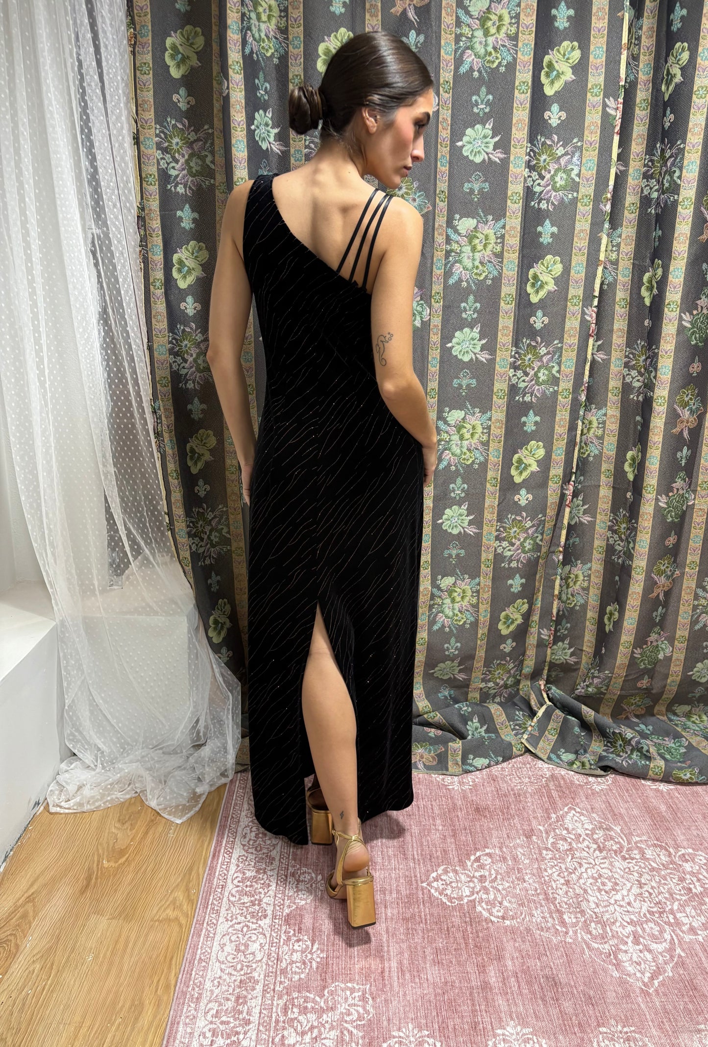 Vestido vintage de terciopelo negro y brillos