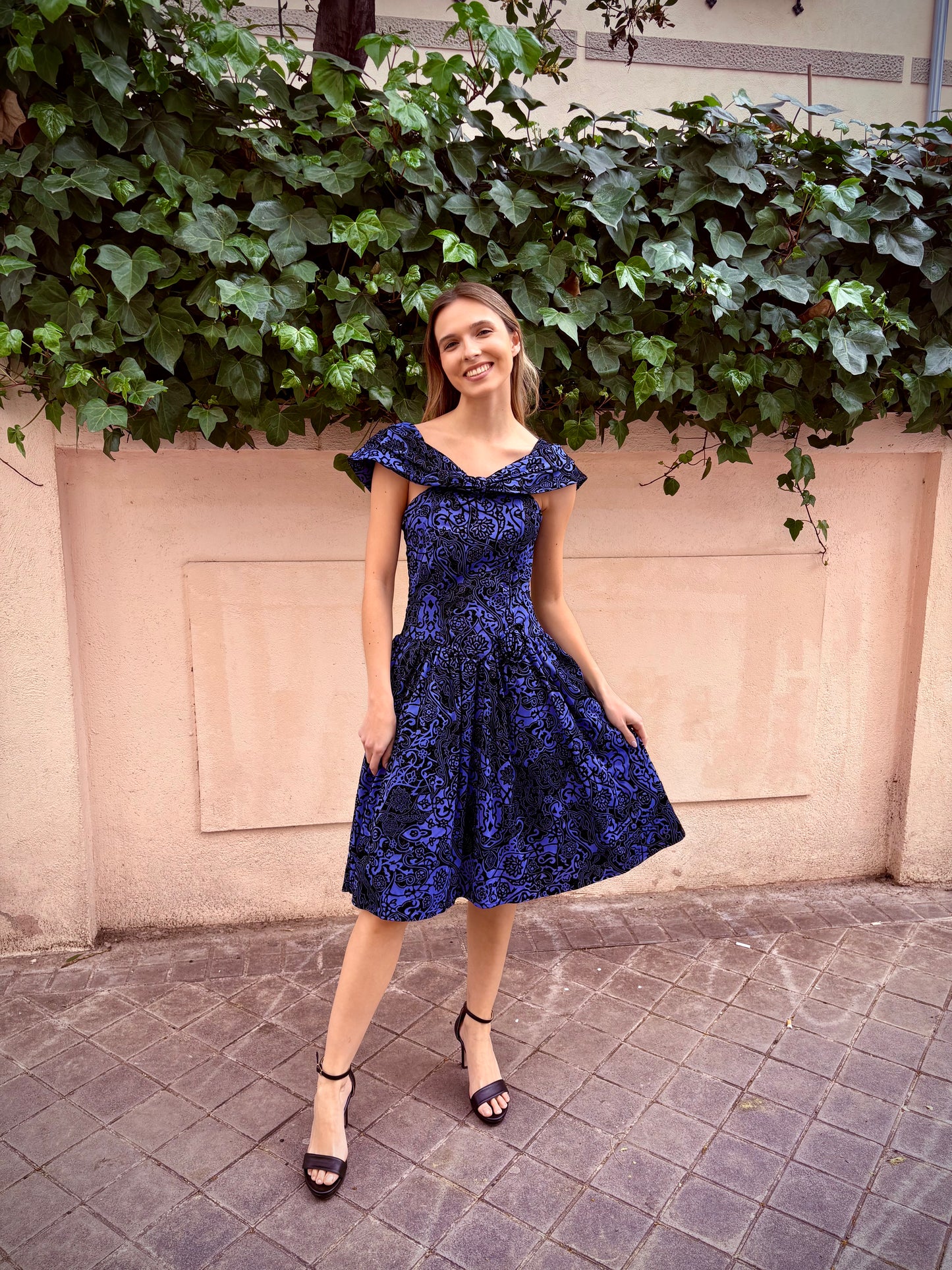 Vestido vintage con flores en relieve de terciopelo