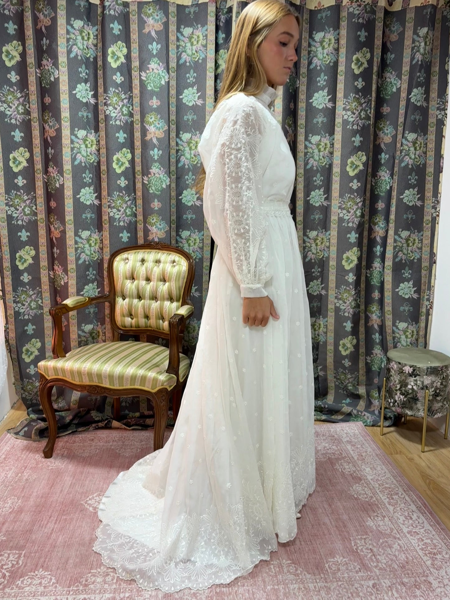 Vestido novia vintage flores bordadas 