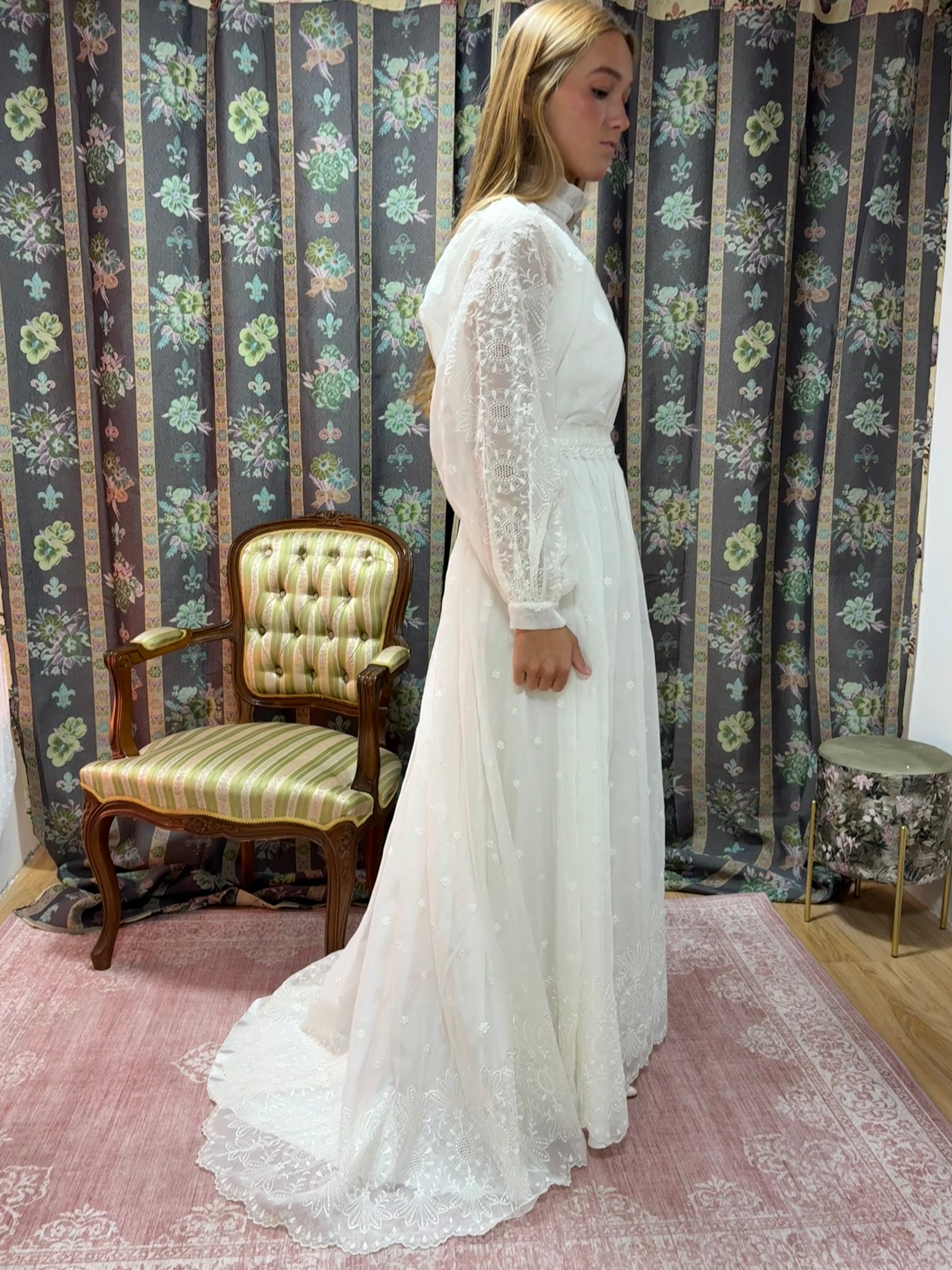 Vestido novia vintage flores bordadas 