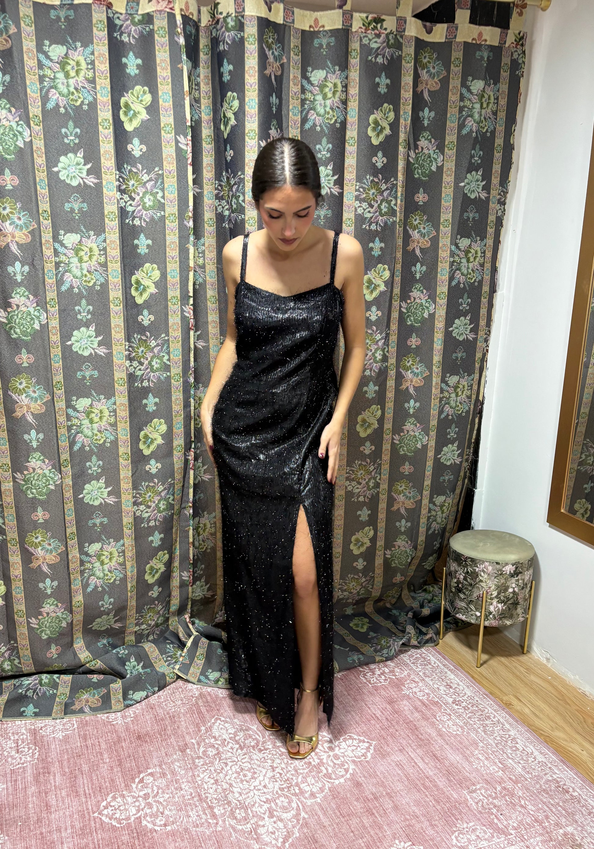 vestido negro abertura vintage 